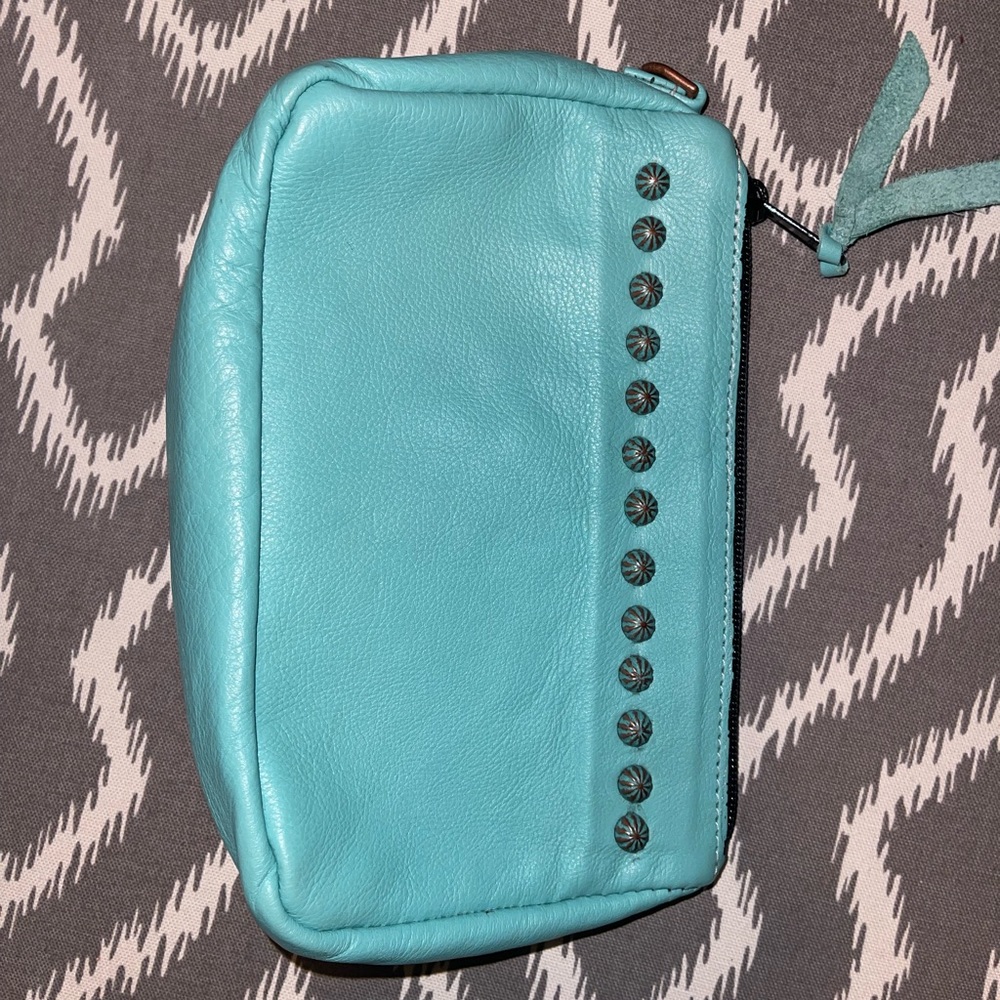 Double J saddlery Large cosmetics bag. Turquoise leather with metal rivets